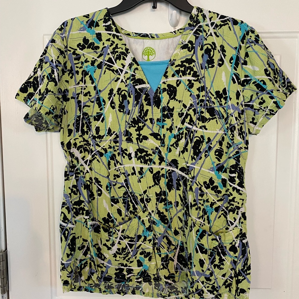 Healing Hands M scrub top